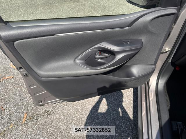 Toyota YARIS 2021-07 8691054-10