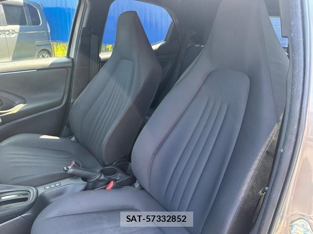 Toyota YARIS 2021-07 8691054-12