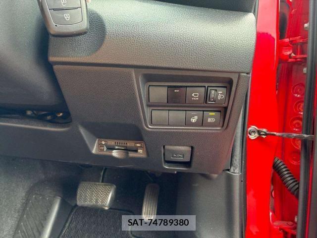 Toyota YARIS 2023-08 8691484-10