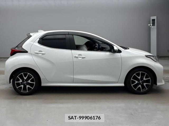 Toyota YARIS 2023-05 8691882-10