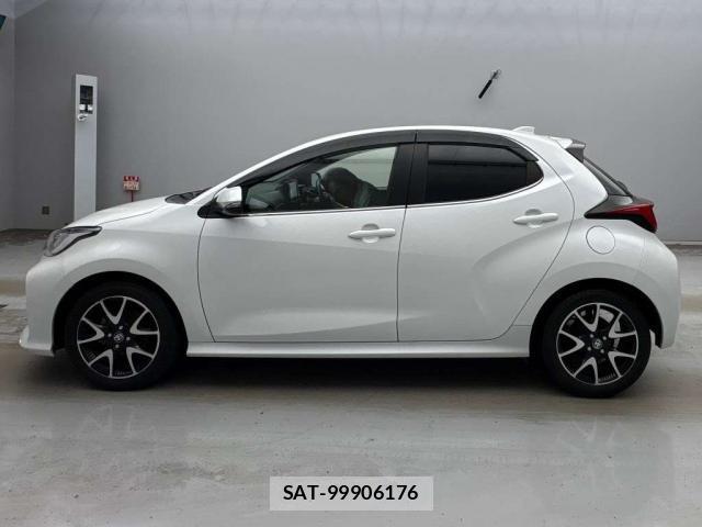 Toyota YARIS 2023-05 8691882-12