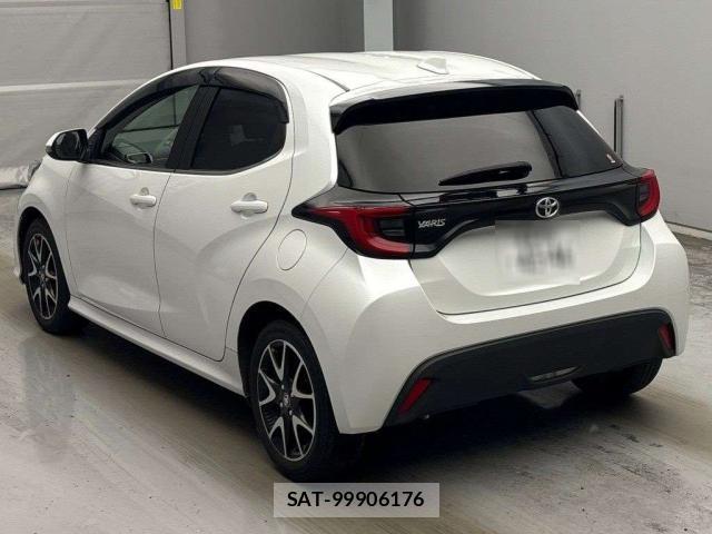 Toyota YARIS 2023-05 8691882-13