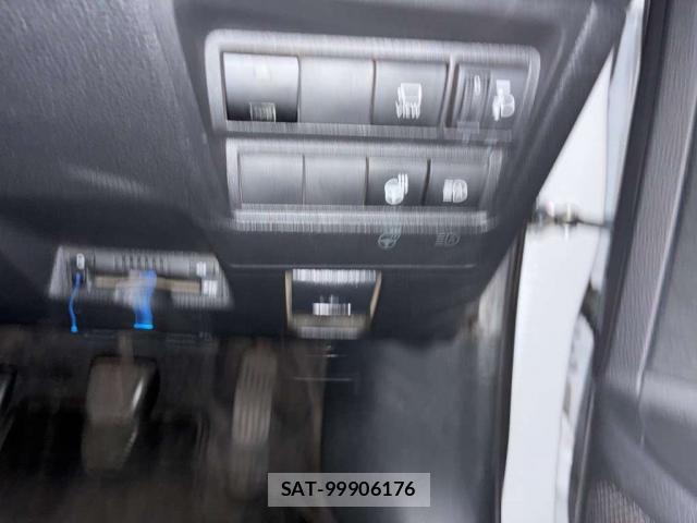 Toyota YARIS 2023-05 8691882-15