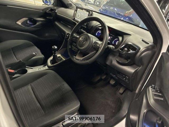 Toyota YARIS 2023-05 8691882-3