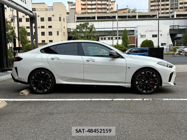 Bmw 2 SERIES 2026-03 8731051-6