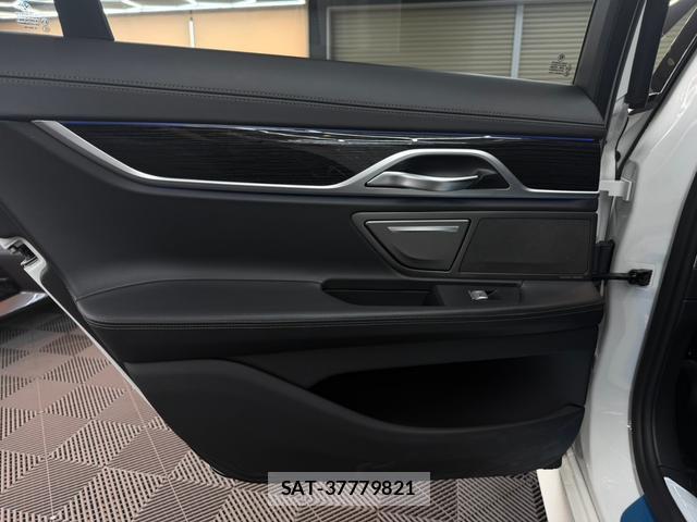 Bmw 7 SERIES 2019-09 8730680-13