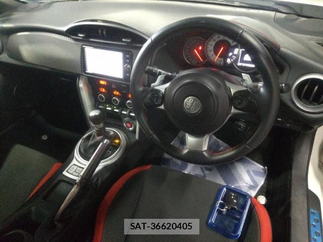 Toyota 86 2017-08 8726266-2