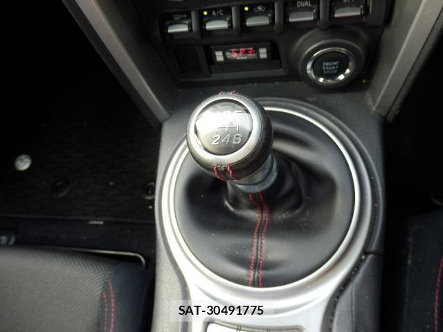 Toyota 86 2013-03 8730581-16