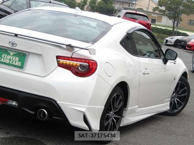 Toyota 86 2017-10 8731158-1