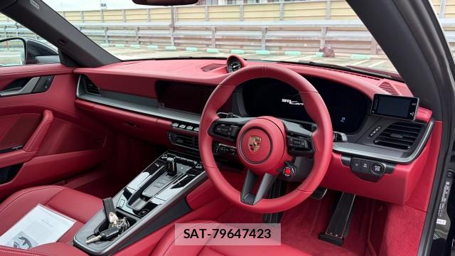 Porsche 911 2025-07 8729611-2