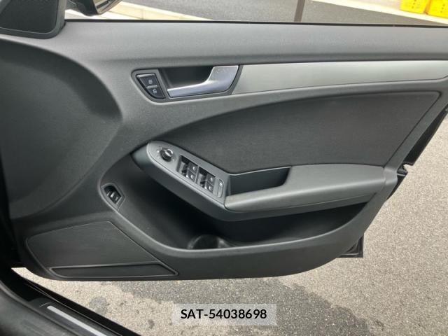 Audi A4 2010-06 8727182-19