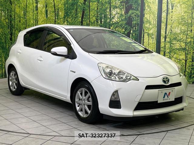 Toyota AQUA 2012-05 8725772-15