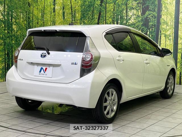 Toyota AQUA 2012-05 8725772-16