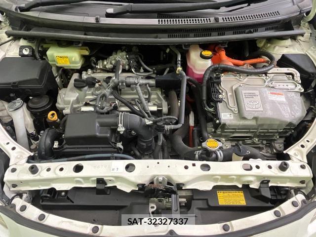 Toyota AQUA 2012-05 8725772-17