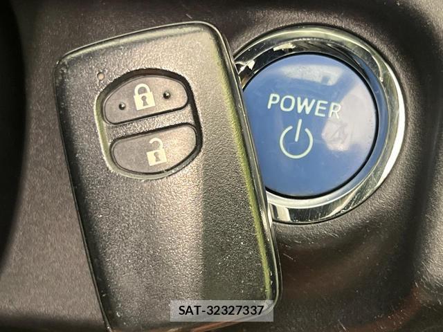Toyota AQUA 2012-05 8725772-6