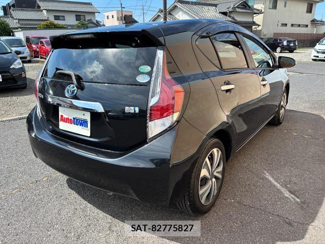 Toyota AQUA 2016-10 8725839-13