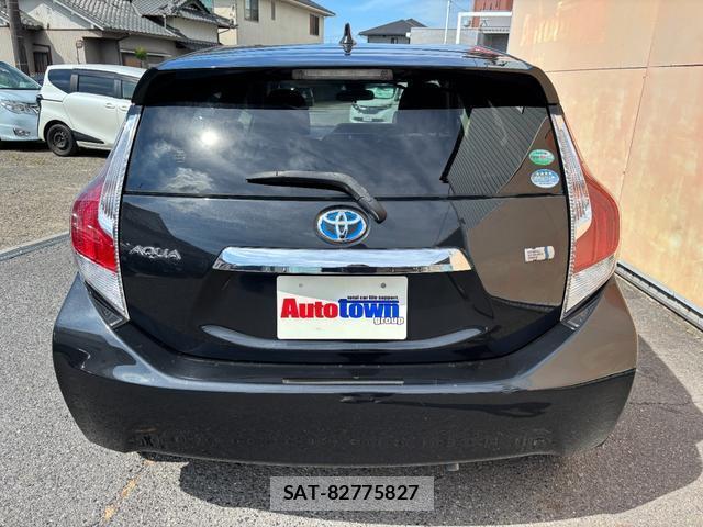Toyota AQUA 2016-10 8725839-14