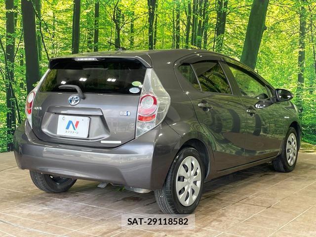 Toyota AQUA 2014-01 8726041-16