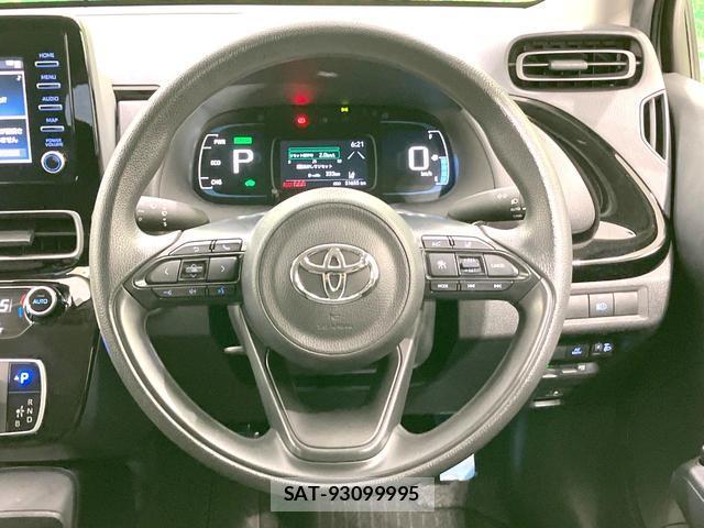 Toyota AQUA 2023-08 8726303-10