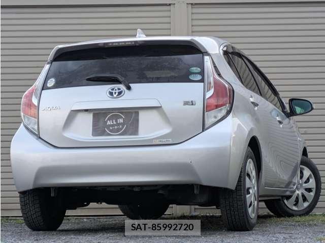 Toyota AQUA 2015-03 8726467-1