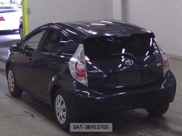 Toyota AQUA 2014-02 8726898-1