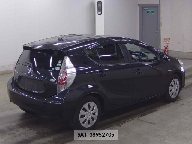 Toyota AQUA 2014-02 8726898-4
