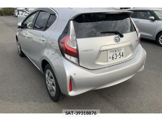Toyota AQUA 2018-11 8726930-1