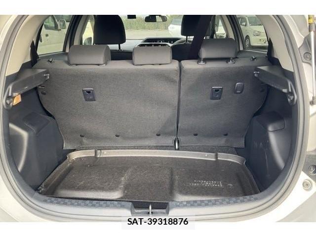 Toyota AQUA 2018-11 8726930-5