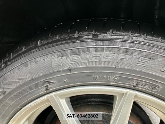 Toyota AQUA 2015-11 8727344-3