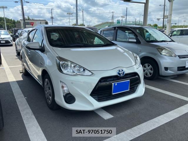 Toyota AQUA 2016-07 8727353-0