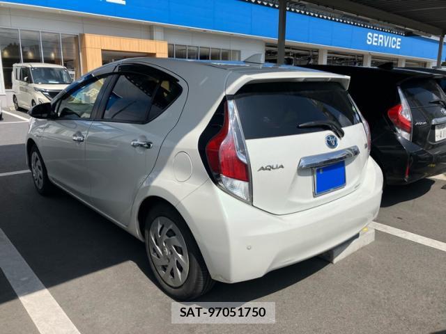 Toyota AQUA 2016-07 8727353-13