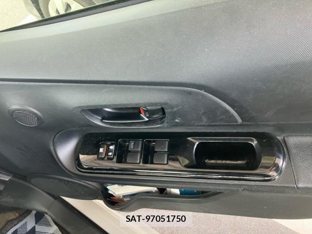 Toyota AQUA 2016-07 8727353-4