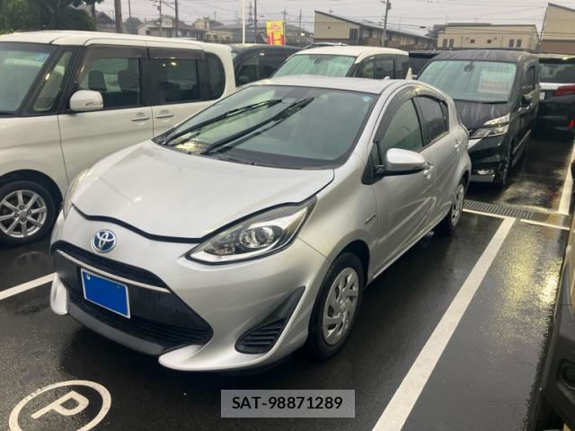 Toyota AQUA 2017-06 8727388-0