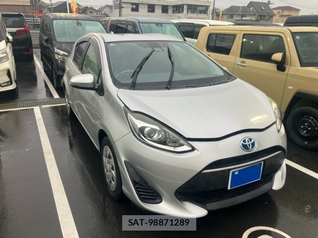 Toyota AQUA 2017-06 8727388-1