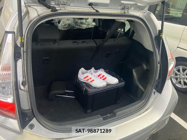 Toyota AQUA 2017-06 8727388-12