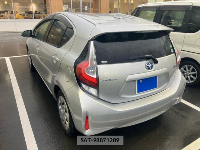 Toyota AQUA 2017-06 8727388-2