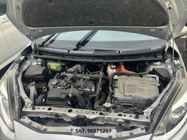 Toyota AQUA 2017-06 8727388-3