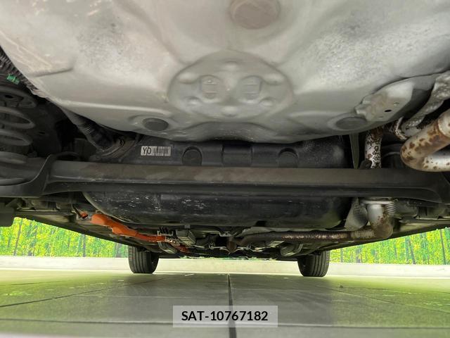 Toyota AQUA 2017-03 8728095-18