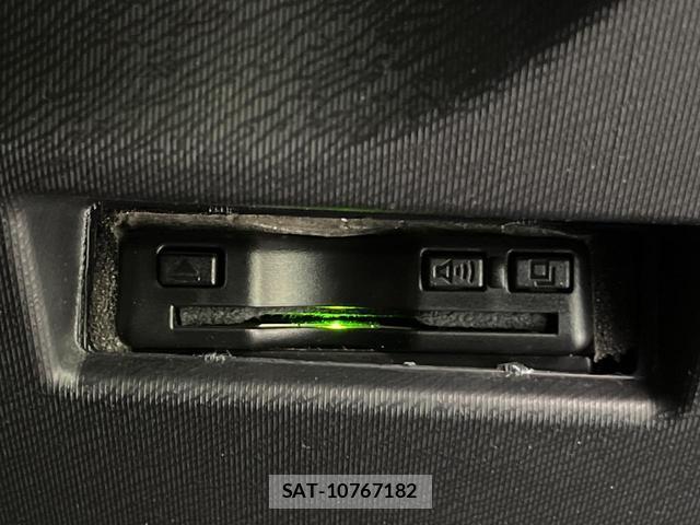 Toyota AQUA 2017-03 8728095-6