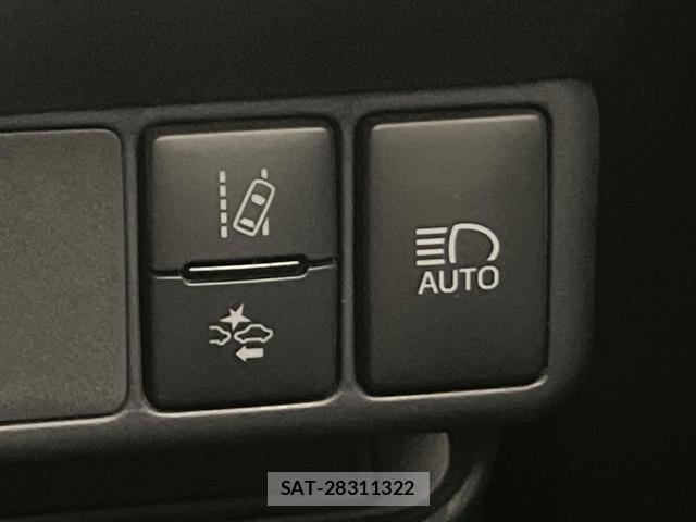 Toyota AQUA 2017-10 8728103-4