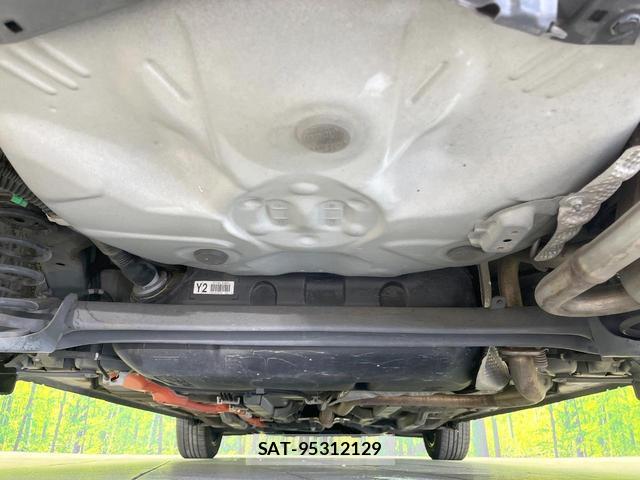 Toyota AQUA 2018-03 8728235-16