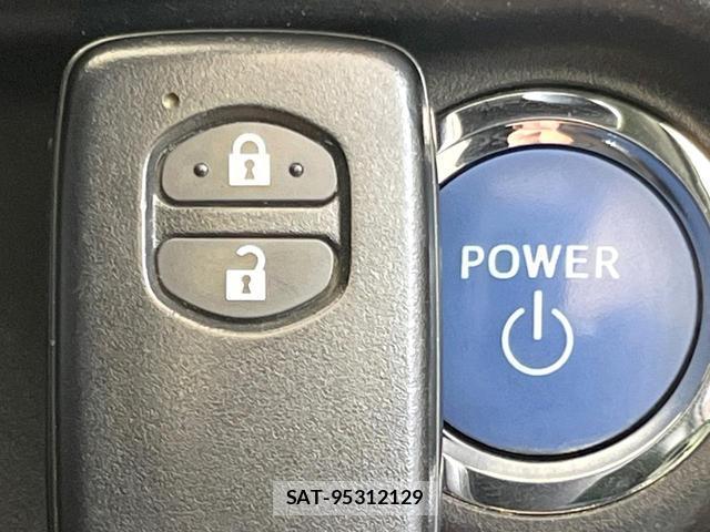 Toyota AQUA 2018-03 8728235-6