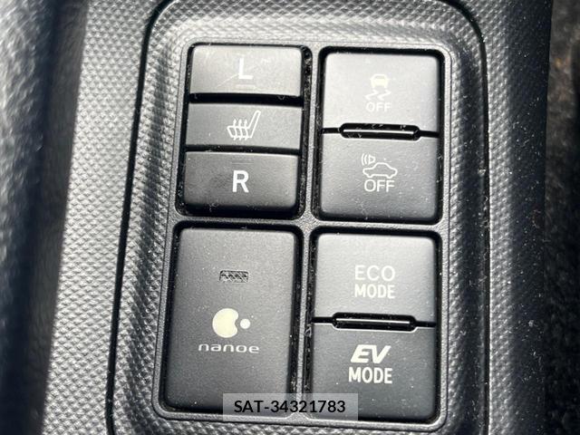 Toyota AQUA 2016-04 8728380-5