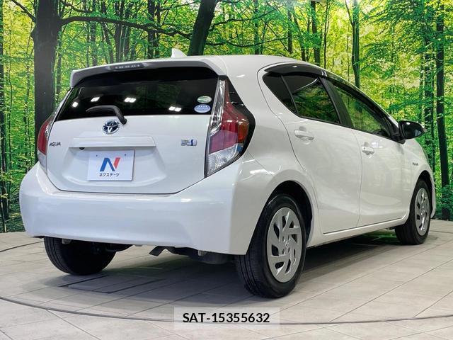 Toyota AQUA 2017-03 8728512-16