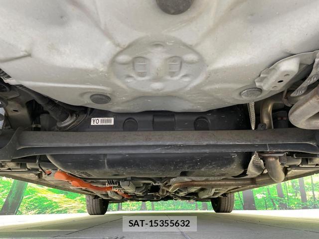 Toyota AQUA 2017-03 8728512-18