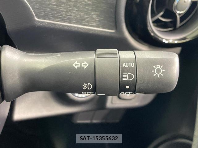 Toyota AQUA 2017-03 8728512-5