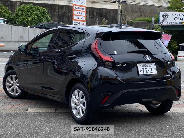 Toyota AQUA 2023-11 8728634-1