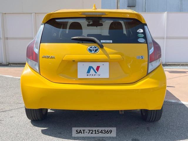 Toyota AQUA 2015-11 8728647-14