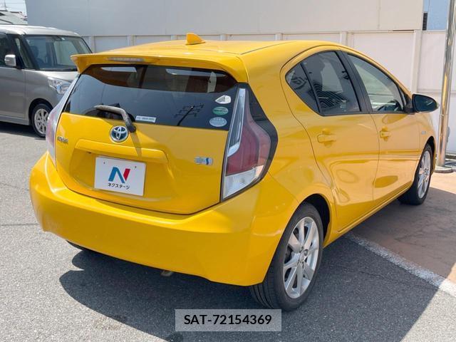 Toyota AQUA 2015-11 8728647-16