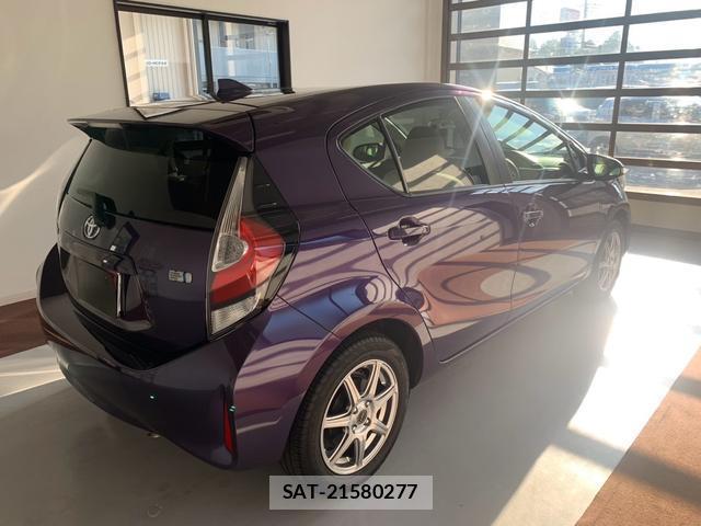 Toyota AQUA 2017-12 8728744-1